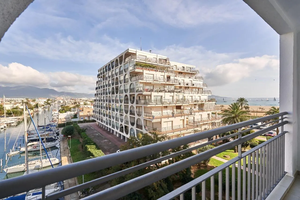 Apartment Welcs Duplex 026 Emp Frente Al Canal Y Vistas Empuriabrava Spain